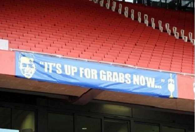 "It's up for grabs now" - Brian Moore híres közvetítés részlete az Arsenal stadionjában
